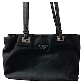 Borsa a spalla in pelle di vitello nera con logo in nylon Prada