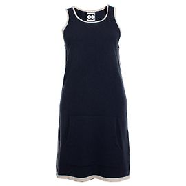 Chanel-Kaschmirdress mit Pouch-Tasche