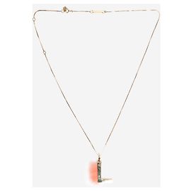 Collana pendente in pelliccia dorata a forma di lettera 'J' di Fendi