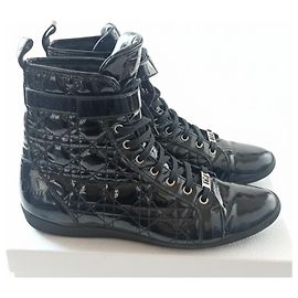 Dior High-Top Sneaker aus schwarzem Lackleder