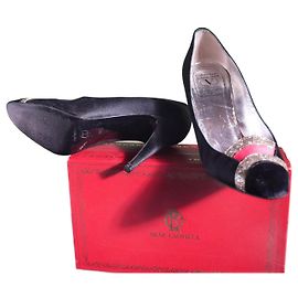 VALENTINO GARAVANI (Vintage-Kollektion/Zusammenarbeit).