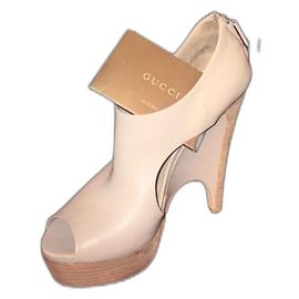 Botines Peep-Toe Gucci de cuero gris con tacón escultural