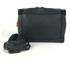 Borsa a tracolla clutch Taurillon Monogram Soft Trunk di Louis Vuitton