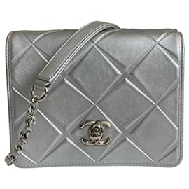 Borsa a tracolla in pelle di vitello metallica argento Chanel Airlines 16P Mini Propellor