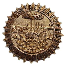 Spilla Chanel Deauville Crest dorata