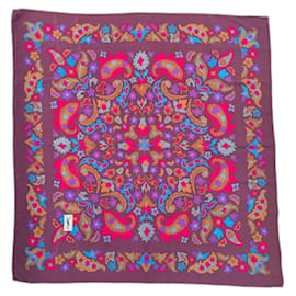Carré en soie Yves Saint Laurent Violet à motifs fleurs 90x90cm
