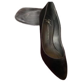 Giuseppe Zanotti Klassische spitze Pumps (zeitloses Modell).