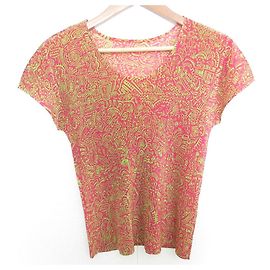 Issey Miyake Top de manga corta plisado impreso PLEATS PLEASE