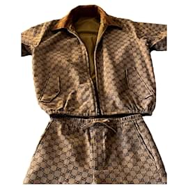 Gucci – Wendbares GG Supreme Monogramm-Set – Größe M (48 IT) – Ausgezeichneter Zustand