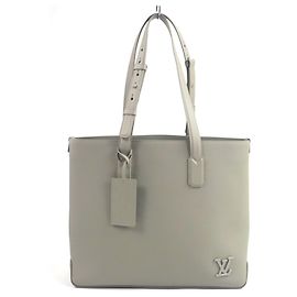 Borsa tote Louis Vuitton Fastline LV Aerogram in pelle di vitello sage