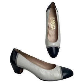 Décolleté in pelle vintage Salvatore Ferragamo blu navy e bianco
