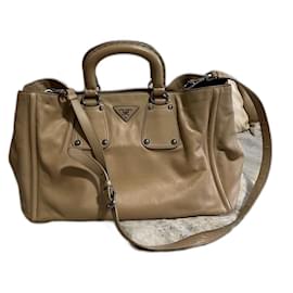 Borsa a mano Prada in pelle crema