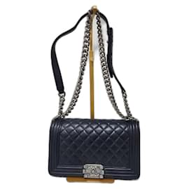 Borsa a spalla CHANEL Boy in pelle caviar trapuntata, media, blu navy