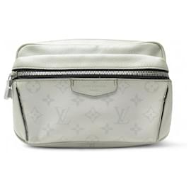 SAC BANANE LOUIS VUITTON OUTDOOR TAIGARAMA ANTARTICA BANDOULIERE