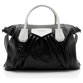 Givenchy Antigona Medium Satchel aus weichem Kalbsleder