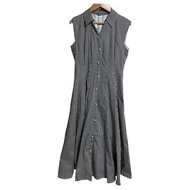 Autre Marque Durchsichtiges Kleid mit Perlenknöpfen Apuweiser-riche