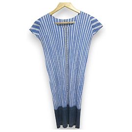 Issey Miyake Túnica de manga corta plisada con estampado de denim PLEATS PLEASE