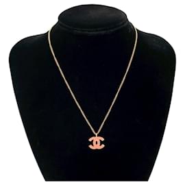 Collana choker con pendente oro e rosa Chanel Coco Mark