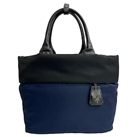 Bolsa de ombro 2 em 1 com hardware de logotipo triangular Prada