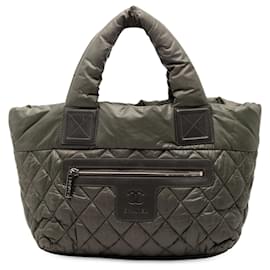 Chanel Kleine Grüne Geknöpfte Nylon Coco Cocoon Tasche