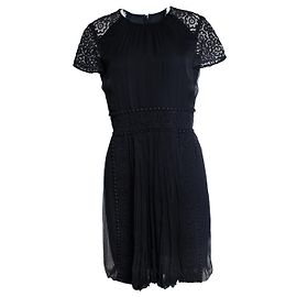 Schwarz paneliertes Spitzenkleid von Burberry