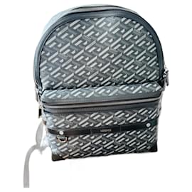 Mochila Versace Medusa de couro preto e cinza
