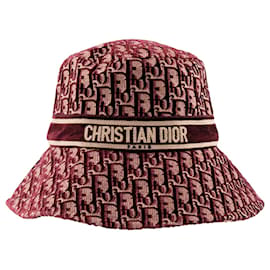 DIOR - Cappello Dior in velluto bordeaux (T57)