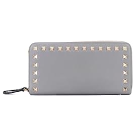 VALENTINO - Portefeuille Valentino Rockstud en cuir gris avec clous - Valentino Garavani
