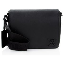 Louis Vuitton Calfskin Aerogram Takeoff Messenger