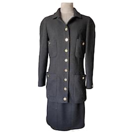 Traje de falda Chanel de tweed negro