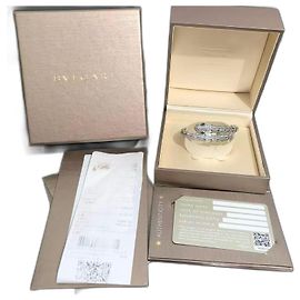 Bulgari Bracciale Bvlgari Serpenti in oro bianco con pavé di smeraldi e diamanti. Taglia M