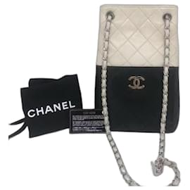 Borsa a spalla bicolore con logo CC Chanel 08-09 in pelle di agnello trapuntata.