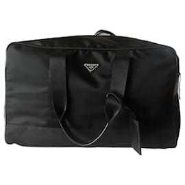 Borsone da viaggio Prada in nylon e pelle saffiano nero