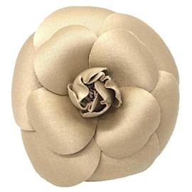 CHANEL Camellia Corsage Brooch in Beige Champagne - Chanel