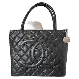 Chanel Medaillon Tote aus schwarzem Kaviarleder