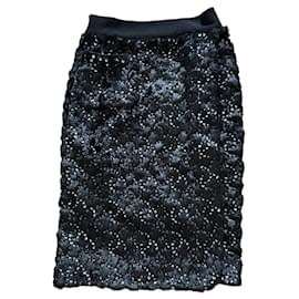 Falda Chanel efecto envolvente de piel negra con CC