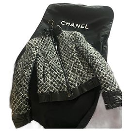 Increíble abrigo de cuero Chanel de pasarela con detalles de mohair