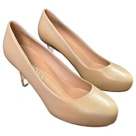 Tacones de cuero beige Chanel 36