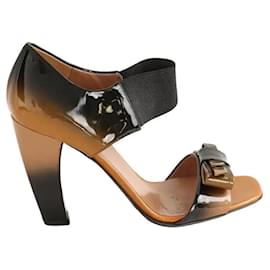 Tacchi in pelle verniciata beige - Prada