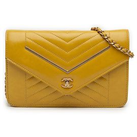 Chanel Jaune Petit Flap en Cuir d'Agneau à Chevron Inversé