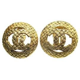 Orecchini a clip in metallo con bottone CC di Chanel