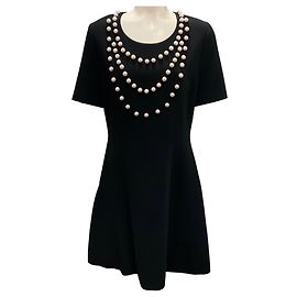 Abito da cocktail in crepe nero con collo decorato con perle Moschino Couture a maniche corte