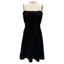 Schulterfreies Chenille-Kleid in Schwarz / Fuchsia von Herve Leger