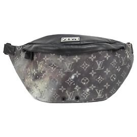 Louis Vuitton Monogram Galaxy Discovery Schultertasche