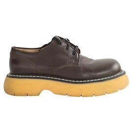 Bottega Veneta Scarpe stringate in pelle marrone