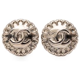 Orecchini a clip in argento placcato CC di Chanel