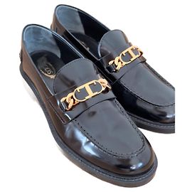 Mocassini Tod's in pelle con placca logo nero
