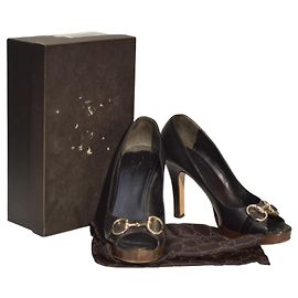 GUCCI Tacones de plataforma de cuero negro con hebilla dorada Talla 39C Hecho en Italia