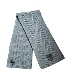 Bufanda Chanel de cachemira gris con logo CC y perlas