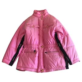 Chaqueta de Plumas Chanel de Seda Rosa, Botones Gripoix O/I 1996-1997 (Rihanna)